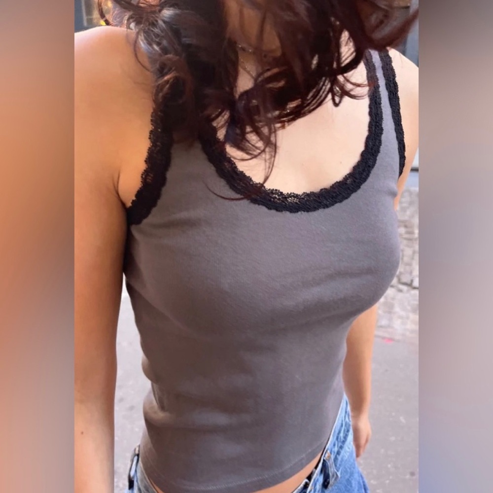 Brandy Melville Ronnie lace tank